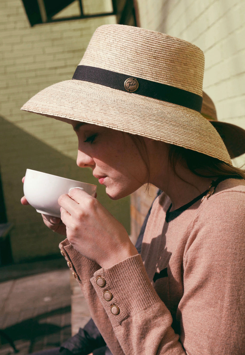 Women display picture 1